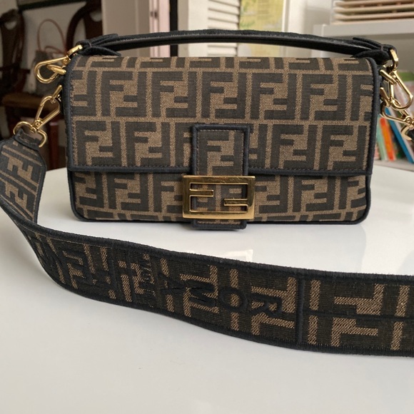 🛑SOLD🛑Fendi Baguette - Picture 2 of 7